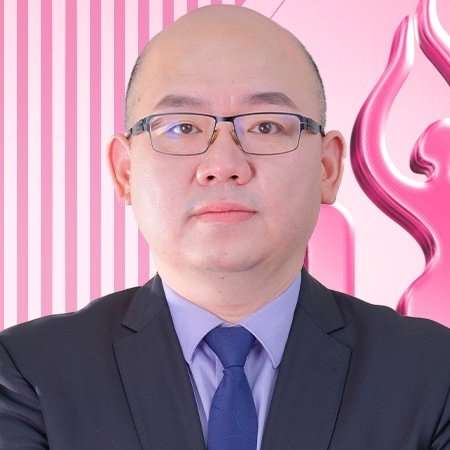 廣州隆胸專家李文鋒怎么樣？擁有著獨(dú)到的手術(shù)風(fēng)格以及操作技巧