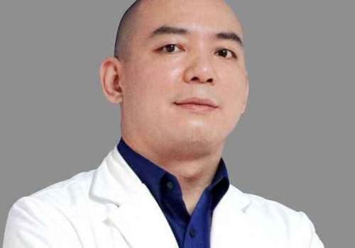 整形醫(yī)生余文林怎么樣？在面部年輕化、形體雕塑領(lǐng)域有著豐富的臨床經(jīng)驗(yàn)