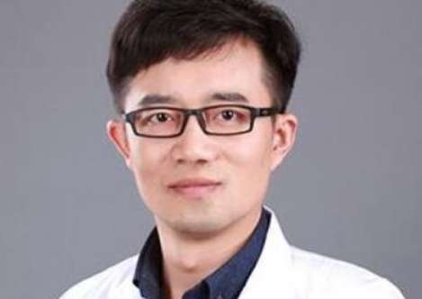 袁呂榮雙眼皮修復(fù)怎么樣？并且先后去多家醫(yī)院進(jìn)行了深造