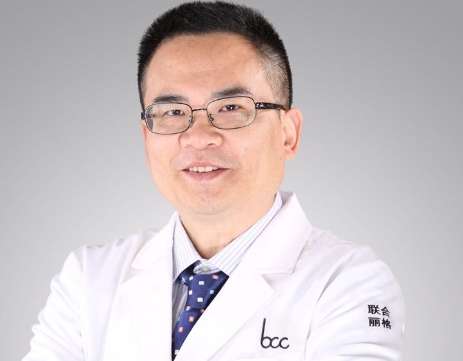 廣州隆鼻醫(yī)生歐陽春怎么樣？在隆鼻方面的研究頗深，能夠將前沿的技術靈活運用到實際手術當中