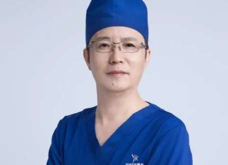 深圳劉主任雙眼皮醫(yī)生怎么樣？從業(yè)期間對(duì)精細(xì)化整形有深入的研究