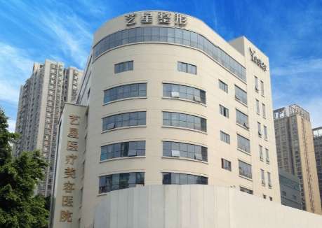 重慶藝星醫(yī)院整形美容怎么樣？院內(nèi)由多位醫(yī)生組成了一支實(shí)力比較強(qiáng)勁的醫(yī)生團(tuán)隊(duì)