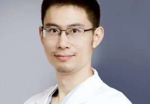 北京陳錦整形醫(yī)生怎么樣？畢業(yè)于北京吉林大學(xué)白求恩醫(yī)學(xué)部