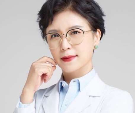 杭州雙眼皮醫(yī)生張菊芳怎么樣？是一名主任醫(yī)師，也是碩士研究生的導師