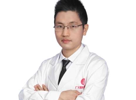 中國頜面整形專家排名分享！何錦泉醫(yī)生擅長的手術比較多，在頜面整形上有自己的看法