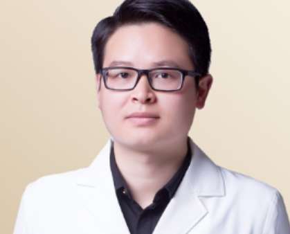 鐘穩(wěn)進吸脂做的怎么樣！鐘穩(wěn)進吸脂做的比較不錯，有獨特的操作手法