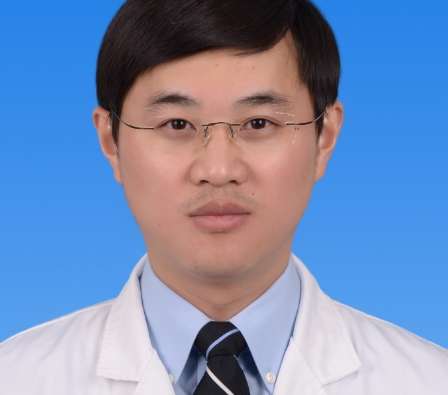 謝玉峰去口腔醫(yī)院了嗎？在牙周科進(jìn)行坐診，是一名主任醫(yī)生