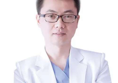 整形醫(yī)生陳秋思怎么樣？具備很高的美學(xué)素養(yǎng)，擅長去眼袋等面部整形手術(shù)