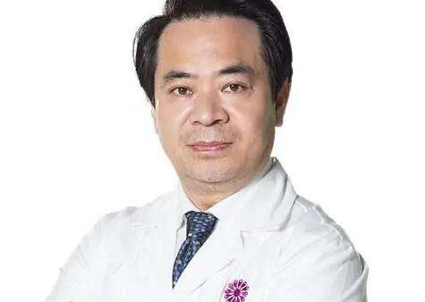 李富強醫(yī)生整形怎么樣？從事整形20多年以來一直在臨床一線進行相關的操作