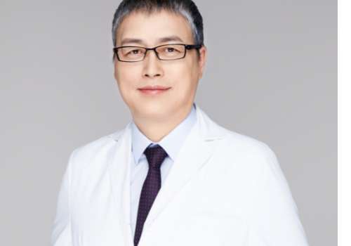 張建文雙眼皮醫(yī)生怎么樣？對于眼部整形有很深的造詣，設(shè)計(jì)出不同的風(fēng)格