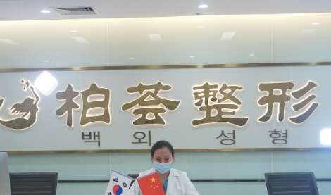 廈門柏薈整形醫(yī)生怎么樣？李河太醫(yī)生的臨床經(jīng)驗比較豐富，發(fā)表了多篇學(xué)術(shù)論文