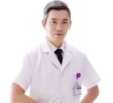 李英春脂肪隆胸怎么樣？是燒傷整形科的主任醫(yī)師，也是一名副教授