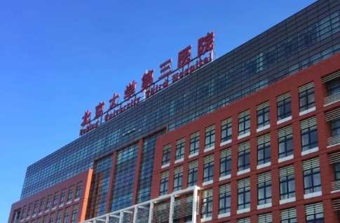 北京哪家口腔醫(yī)院好？北京大學(xué)人民醫(yī)院口腔科作為一家公立醫(yī)院的科室